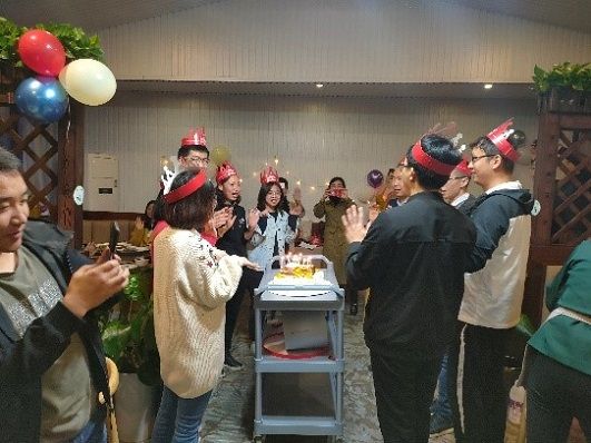 “與國(guó)同慶，逐夢(mèng)朝陽” ——生物技術(shù)研究院?jiǎn)T工生日會(huì)